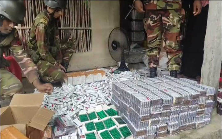 সাতক্ষীরায় সেনা অভিযানে ভারতীয় বিড়ি জব্দ